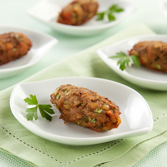 Bolinhos de lentilha, frango e vegetais 