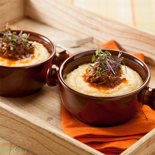 Polenta com ragu de carne moída