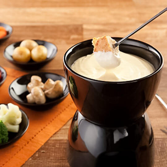 Fondue de Queijo e Maionese Salada