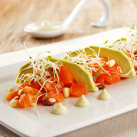 Tartare de salmão com Maionese de wasabi